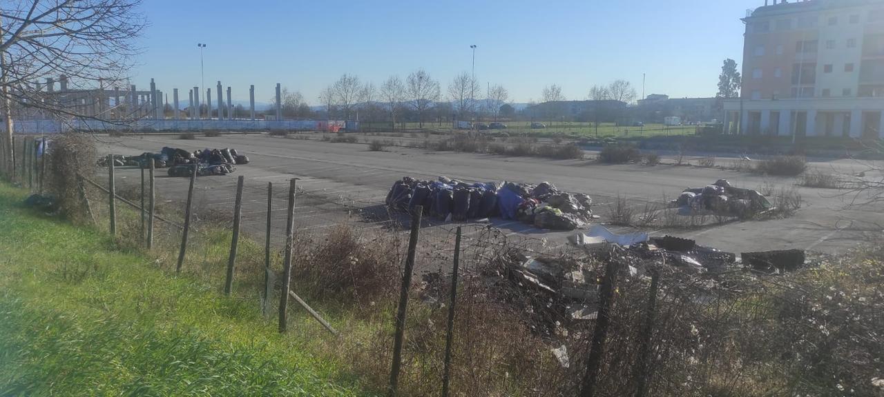 
	I sacchi neri in via Lille

