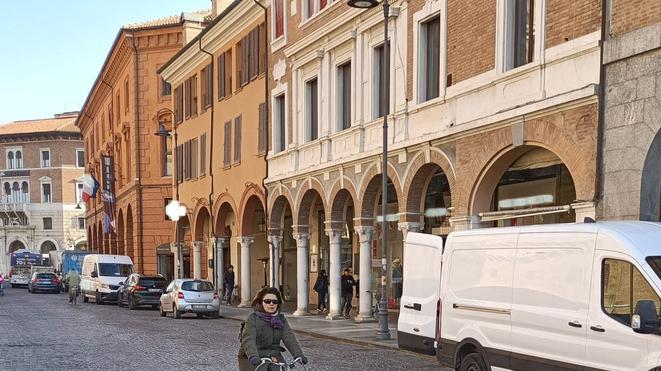 Ferrara, ztl ancora “invasa” da veicoli. «Mezzi elettrici e cargo-bike»<br type="_moz" />