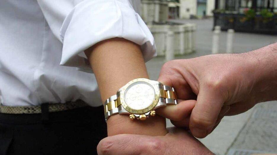 Montecarlo, strappa Rolex da 25mila euro: a processo per rapina e lesioni
