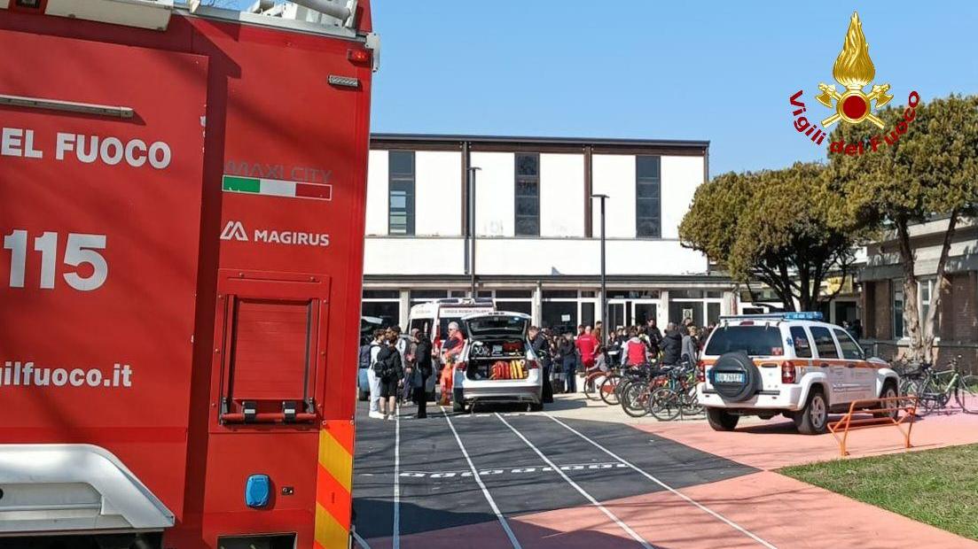 Spray al peperoncino a scuola: bambini evacuati