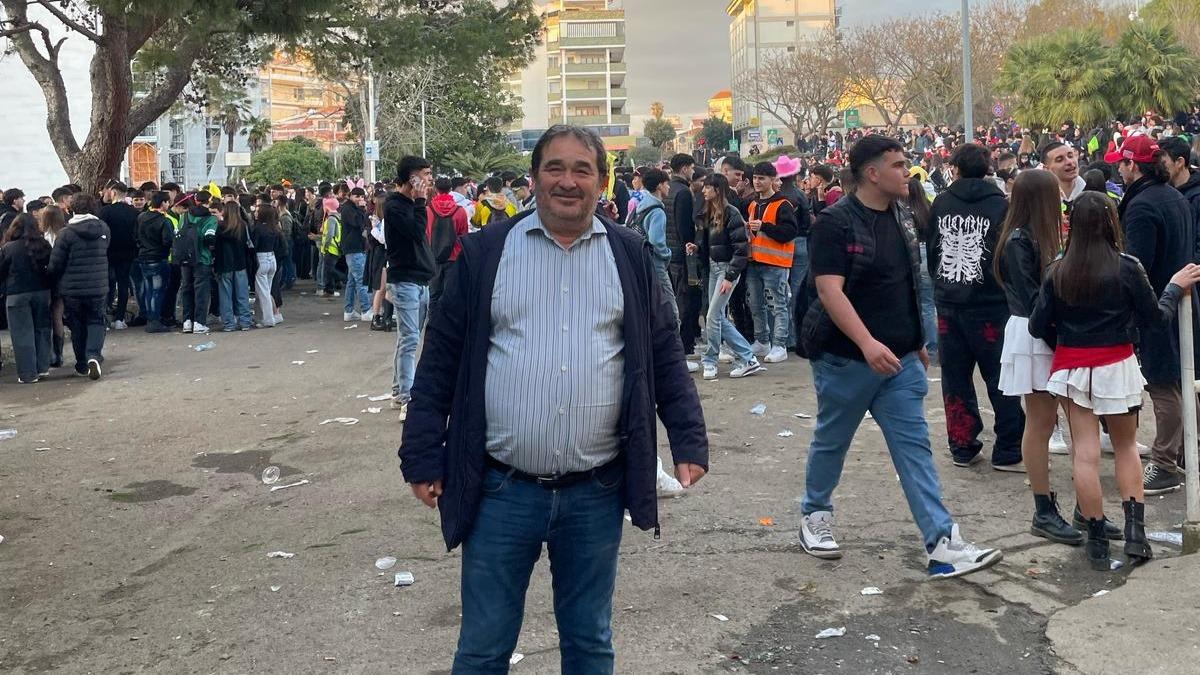 Sartiglia, i giovani “si prendono” la piazza del liceo vietata. E il preside li sostiene