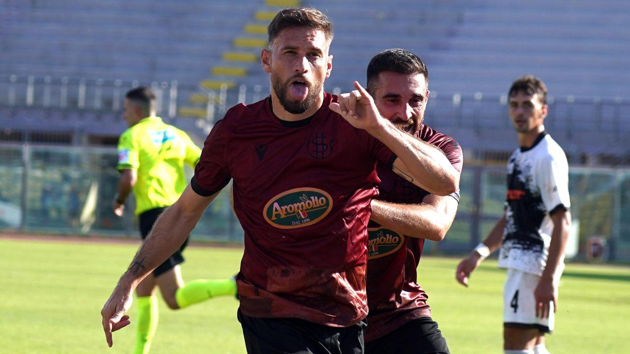 Il giocatore amaranto (foto Stick)