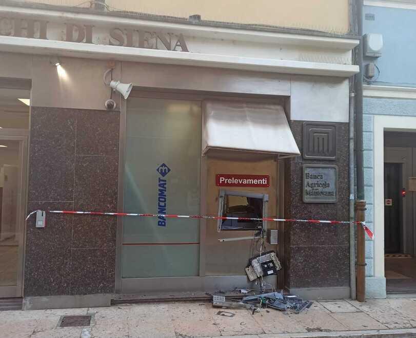 
	Il bancomat fatto esplodere nella notte

