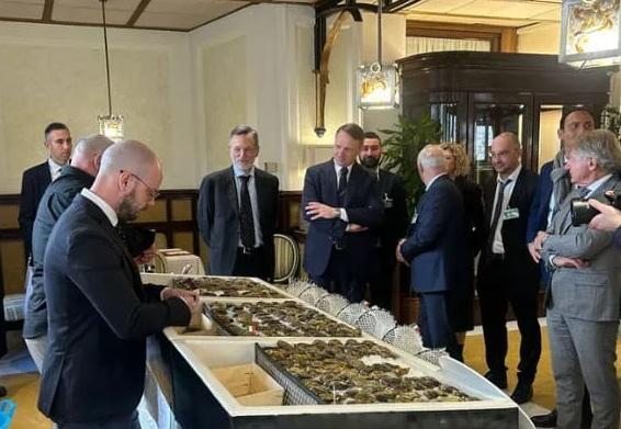 Le ostriche di Goro al Senato, il piano di Lollobrigida: "Ridurre l’Iva"