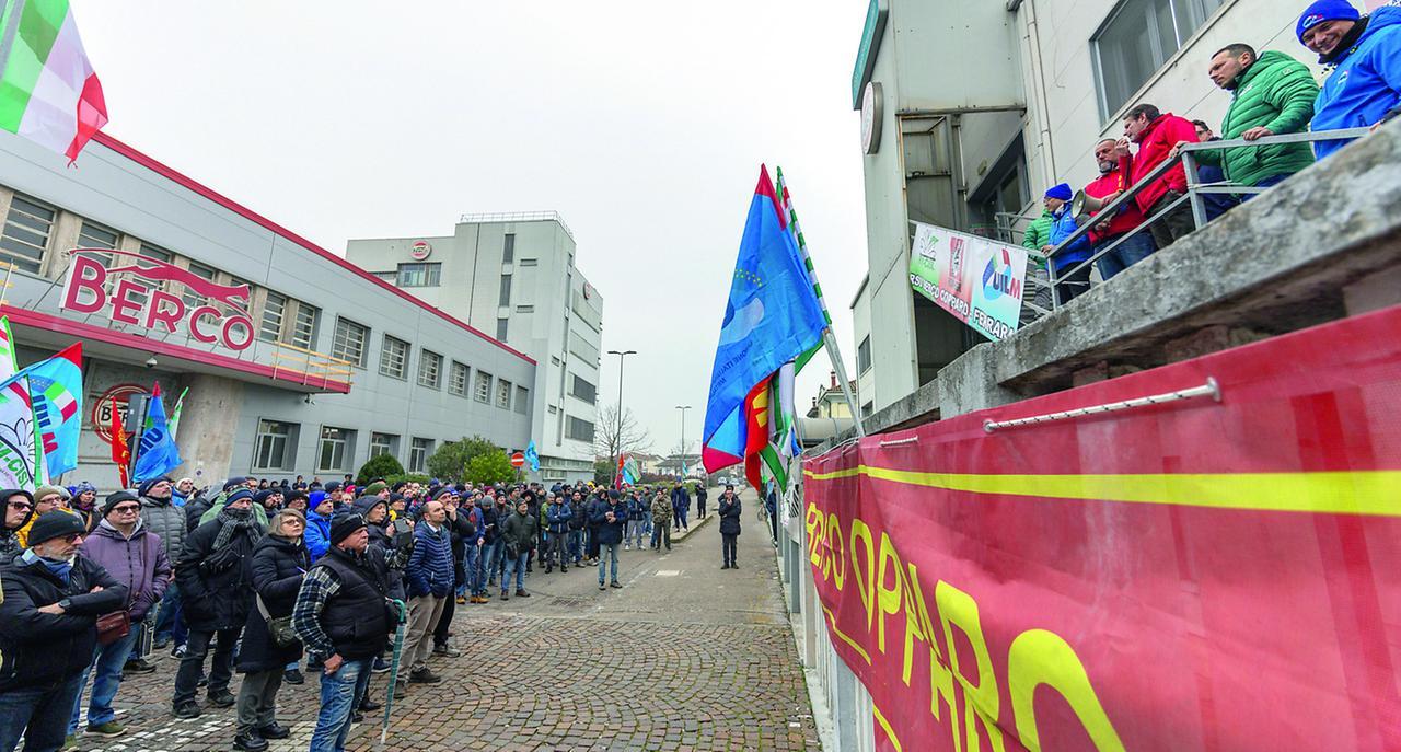 Berco, si spacca il fronte di lotta: 30 addetti ignorano lo sciopero