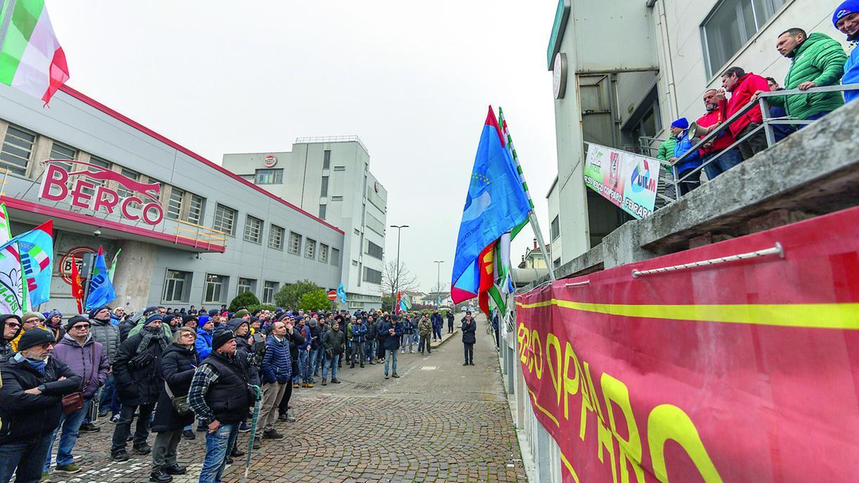 Berco, si spacca il fronte di lotta: 30 addetti ignorano lo sciopero