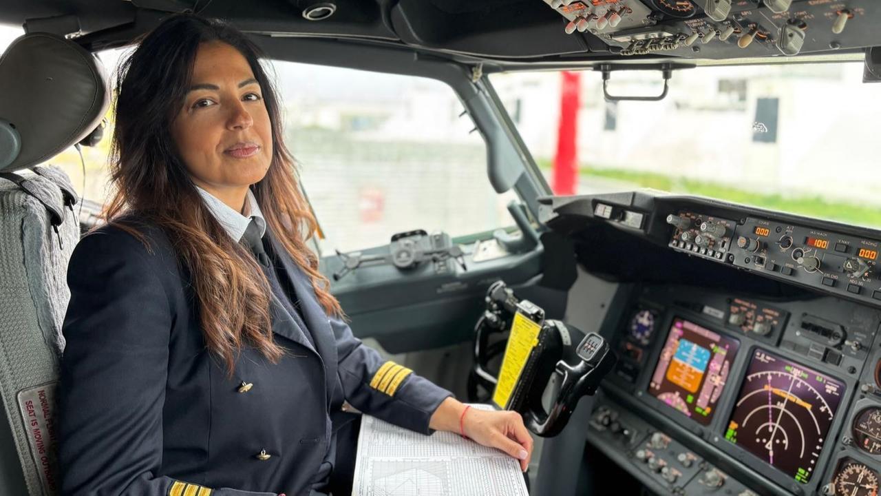 Silvia la pilota, una vita in volo e l’amore per la Sardegna