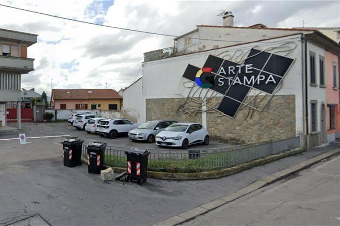 Prato, nella stamperia cinese c’erano 64 dipendenti: solo 6 con un regolare contratto