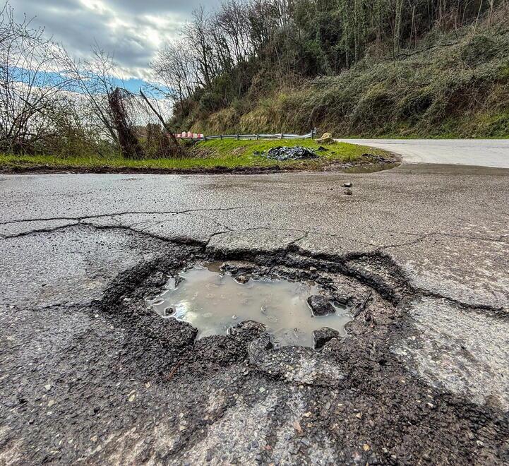 Stop al passaggio dei camion tra San Baronto e Casalguidi