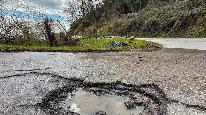Stop al passaggio dei camion tra San Baronto e Casalguidi