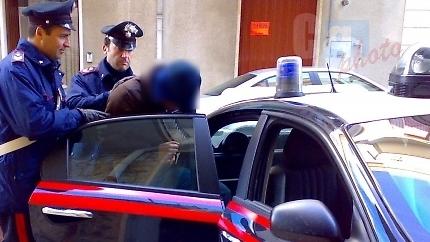 Montecatini, anni di botte, offese e minacce. Arrestato il marito violento