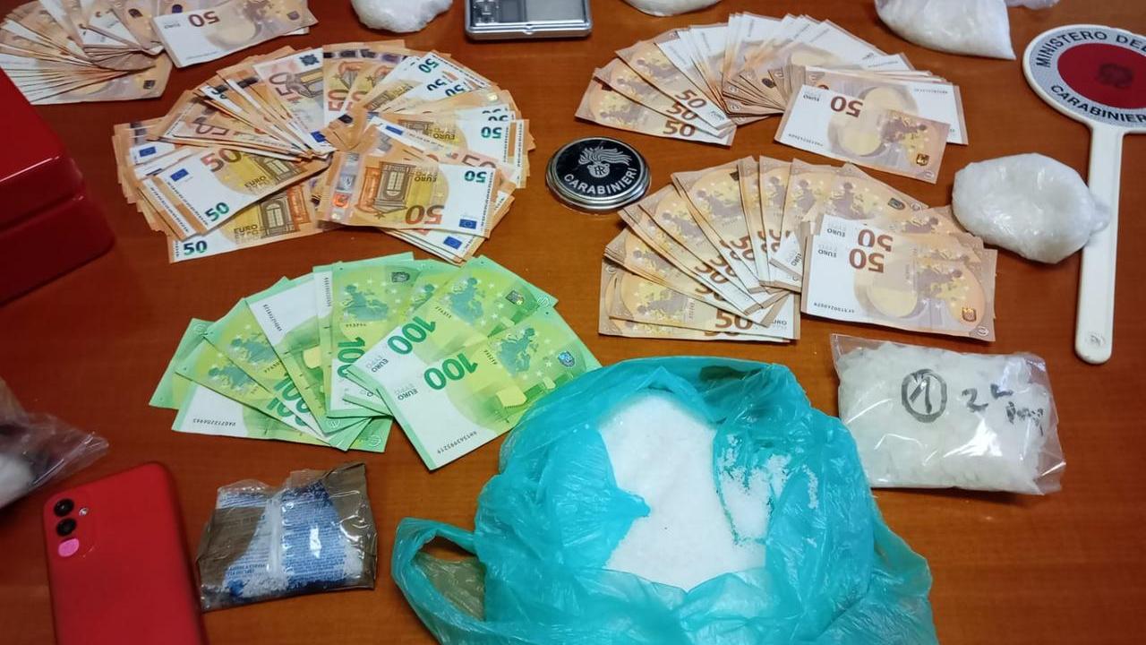 Reggio Emilia, sequestrati 700 grammi di metanfetamina Shaboo: arrestata una 29enne