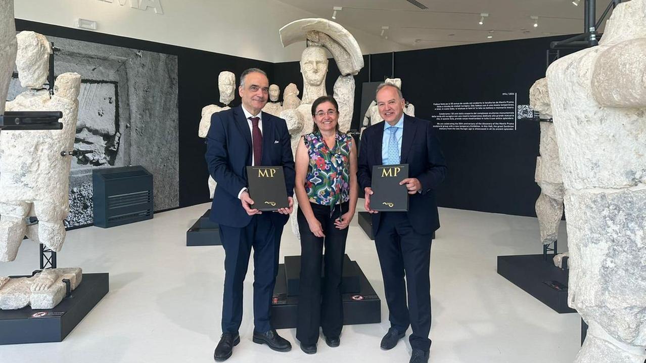 Al centro la nuova direttrice dell'Antiquarium, Carla Del Vais