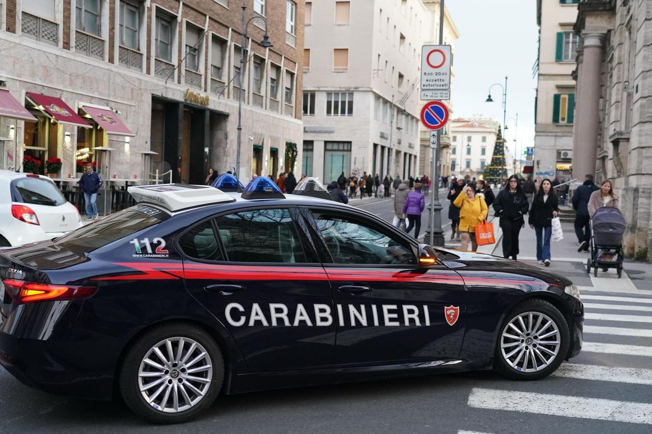 
	Una pattuglia dei carabinieri in centro (foto Stick)

