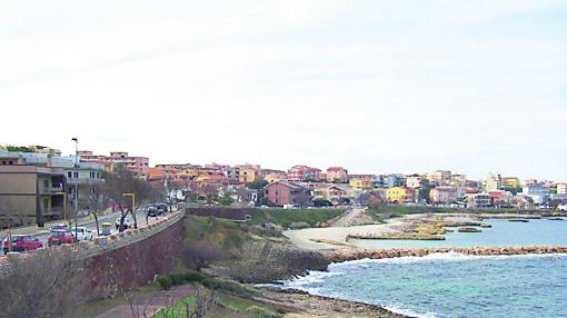 Due ragazze pedinate sul lungomare