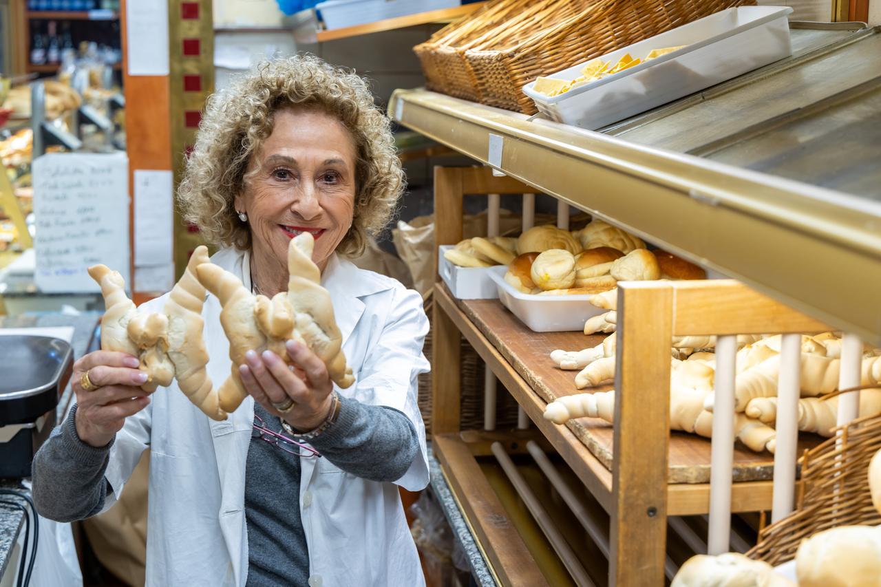 La Coppia ferrarese diventa un souvenir: i giovani la snobbano, i turisti la amano