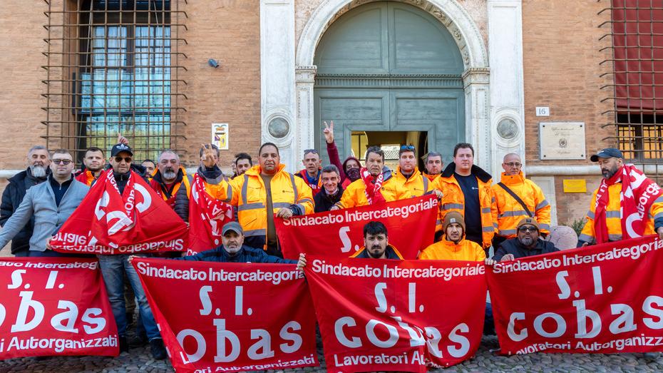 Vertenza Idealservice, c’è l’accordo ma restano le nubi su Eni-Versalis: possibile addio a Ferrara in tre anni