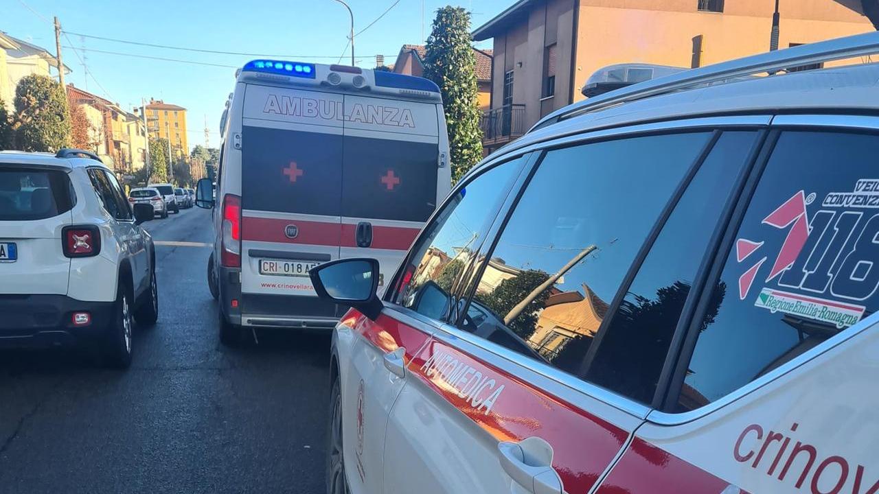 Novellara, il bimbo ha "fretta" di nascere e la madre partorisce in ambulanza