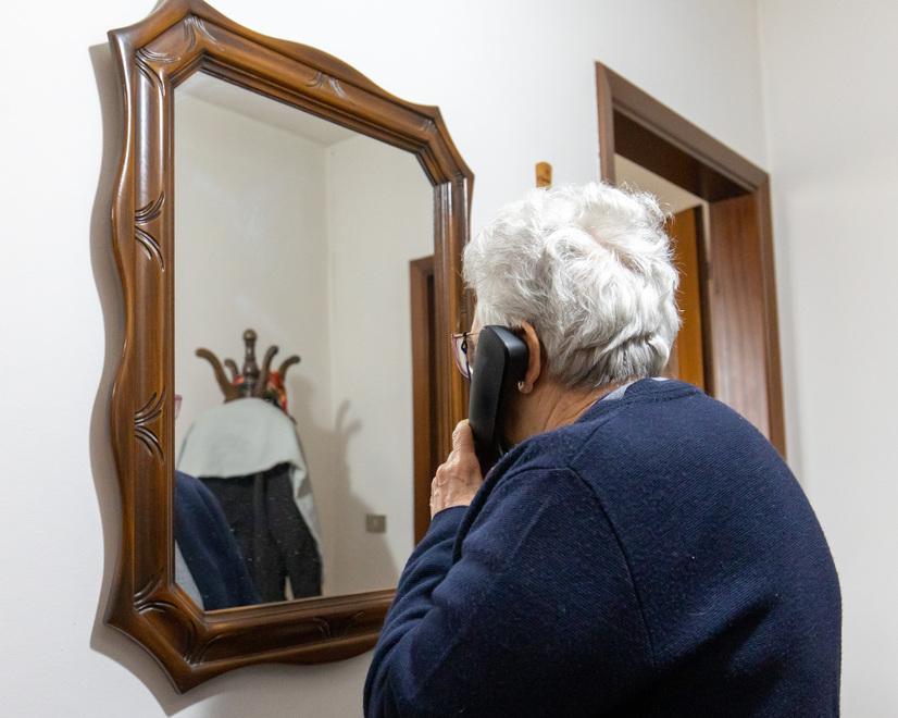 Piombino, coppia di anziani sventa la truffa: al telefono un falso carabiniere
