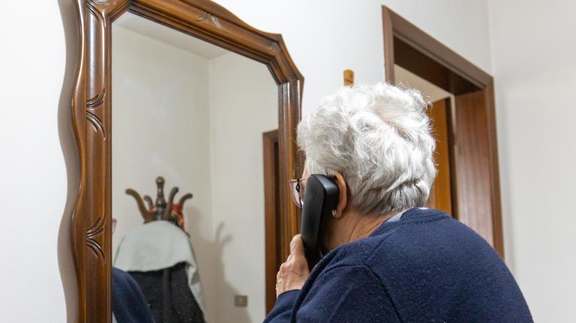 Piombino, coppia di anziani sventa la truffa: al telefono un falso carabiniere