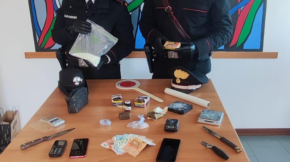 I carabinieri di Gattatico sequestrano 300 grammi di hashish: denunciati due uomini