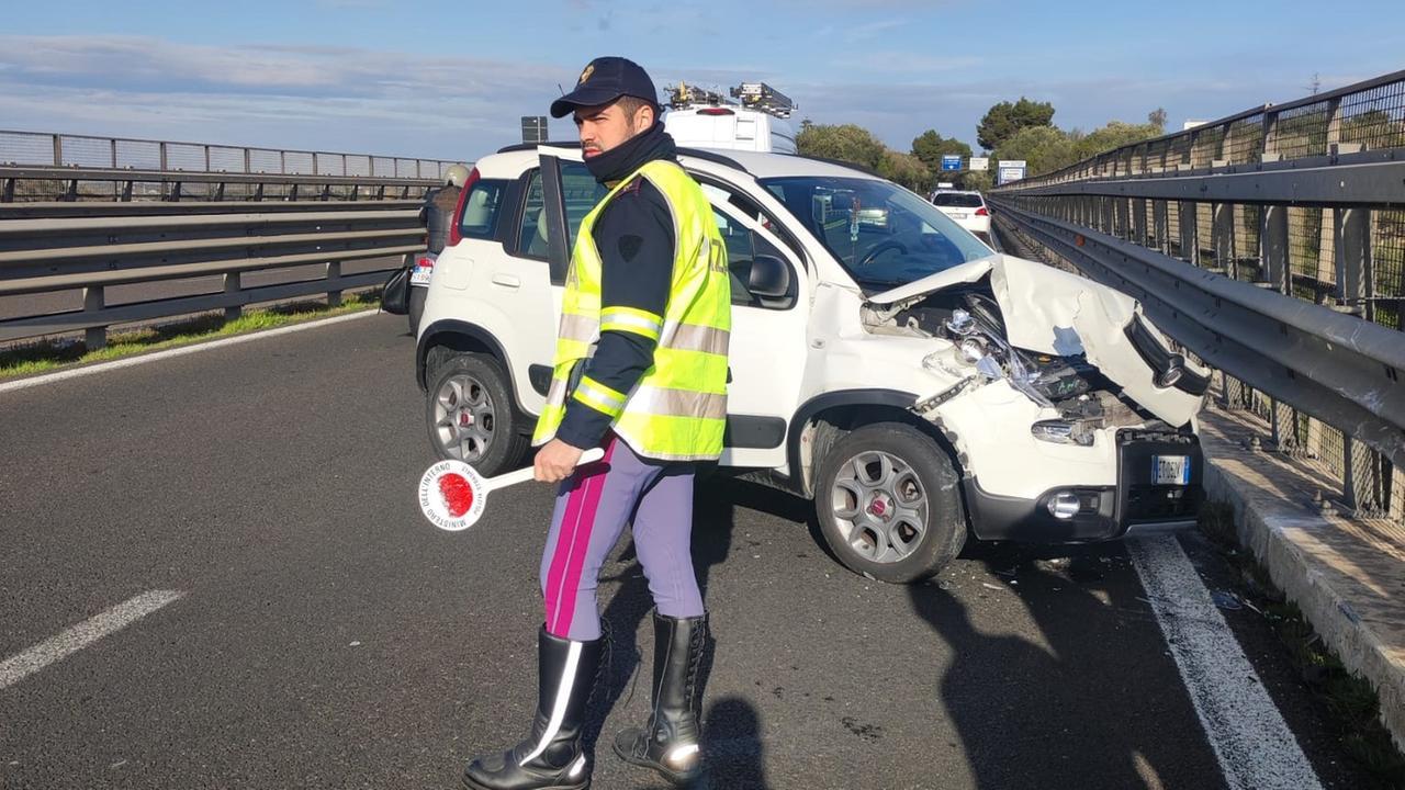 Sassari, perde il controllo della Panda e finisce sul guard rail