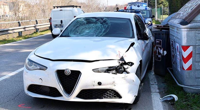 Investita da un’auto a Ferrara, ferita una ciclista
