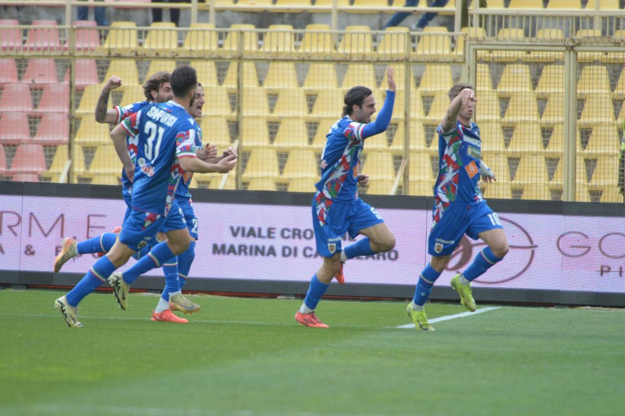 Oggi c’è Cosenza-Reggiana: contro il fanalino di coda i granata cercano un successo d’oro