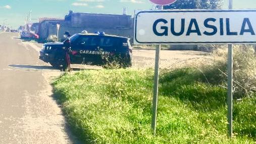 Rubavano tegole antiche dai casolari di campagna, arrestati padre e figlio