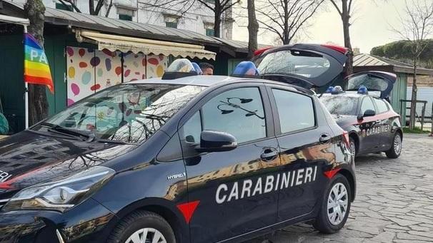 Due pattuglie dei carabinieri in piazza Garibaldi (foto d'archivio)