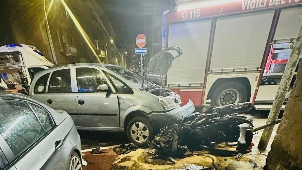Sassari, scontro tra auto e scooter: ecco come stanno i giovani feriti