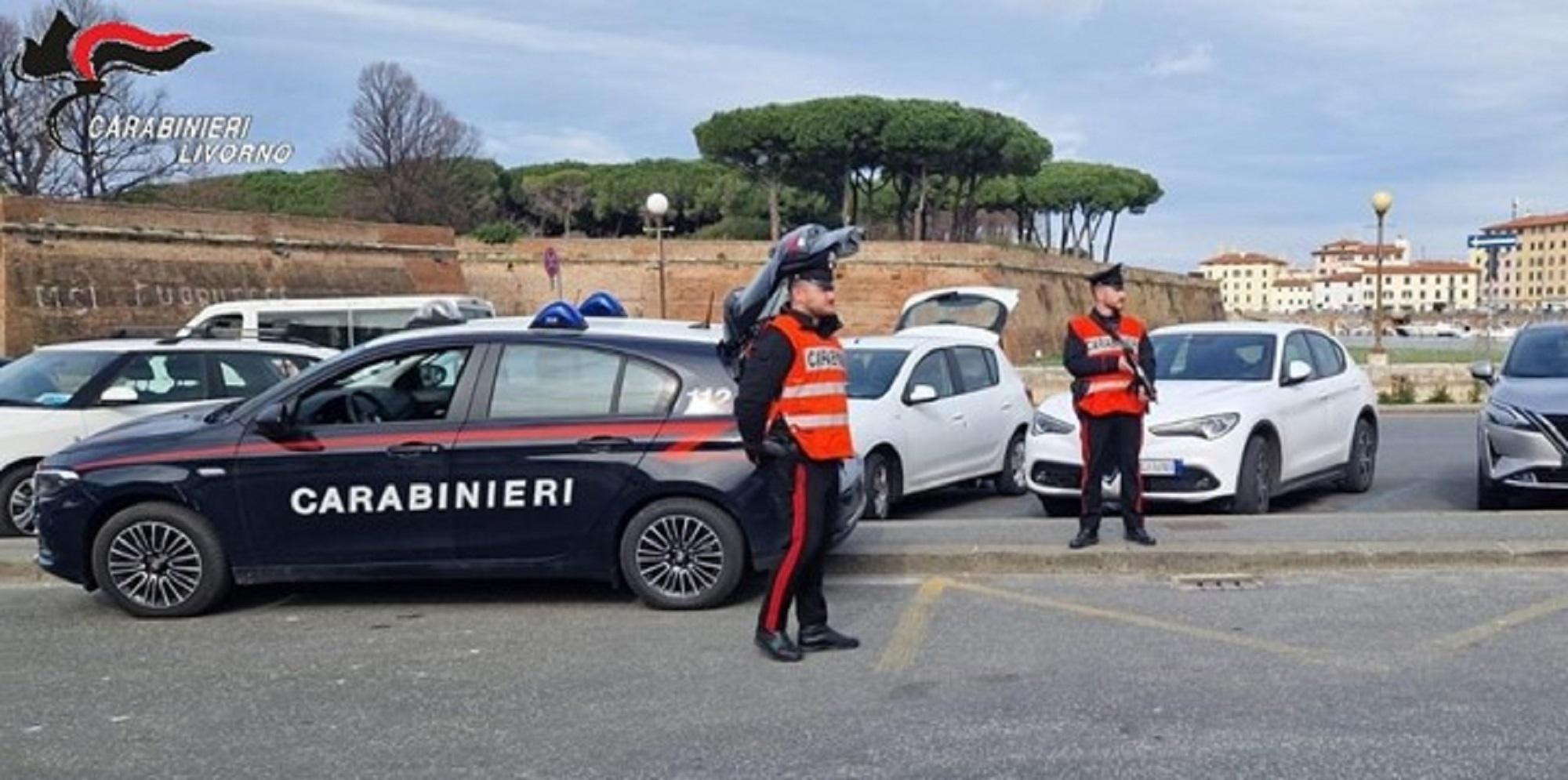Un posto di controllo dei carabinieri in centro (foto d'archivio)