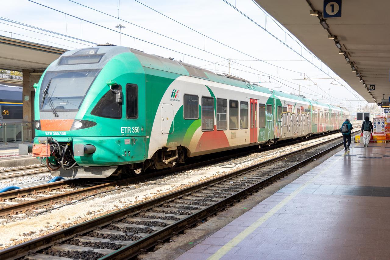 Sciopero nazionale 8 marzo: stop treni, autostrade e aerei. Fasce di garanzia e cosa sapere