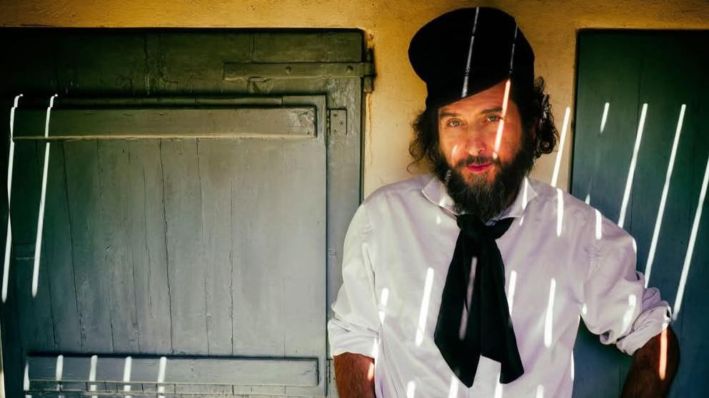 Vinicio Capossela: «L’ultimo vero carnevale l’ho vissuto a Ovodda, un imbestiamento a piacere»