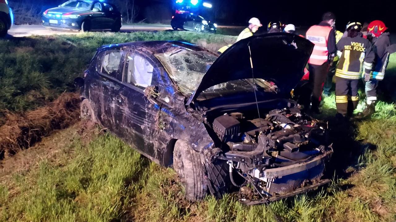 Fuori strada in auto al confine con il Ferrarese, uomo trasferito in elicottero all’ospedale di Cona