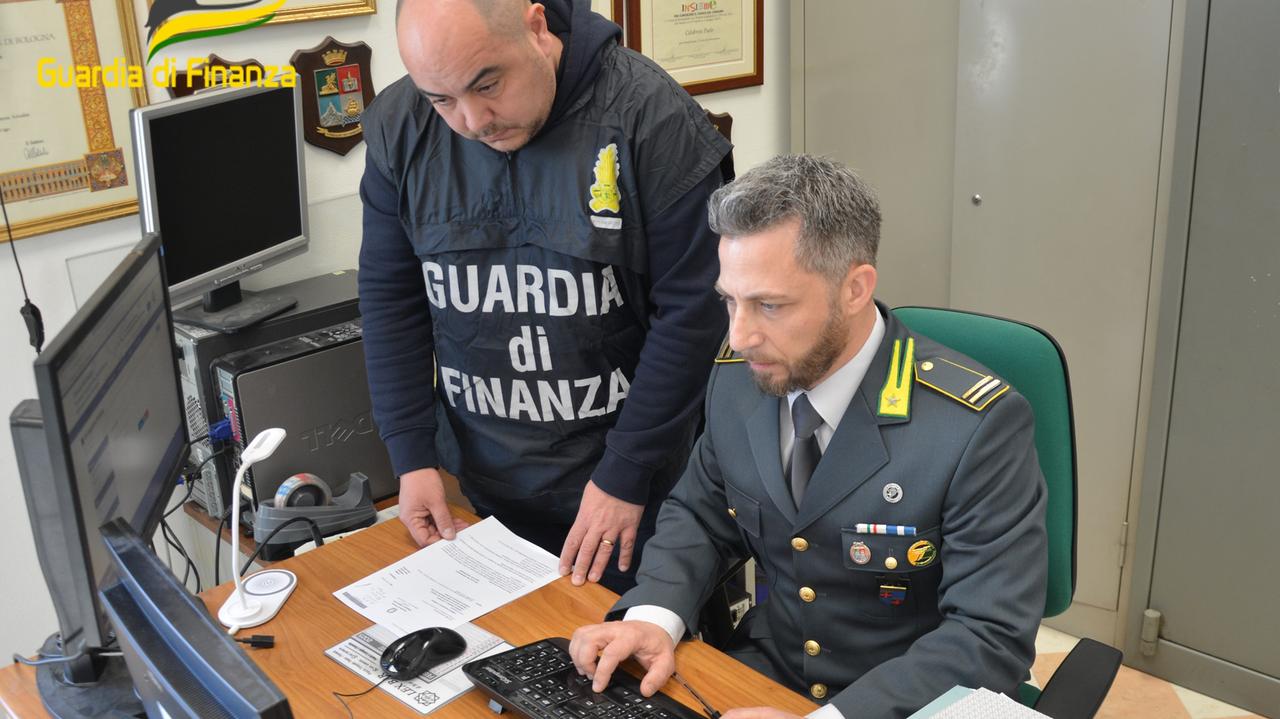 Creator di video hot evade il fisco per 110mila euro, ecco chi è