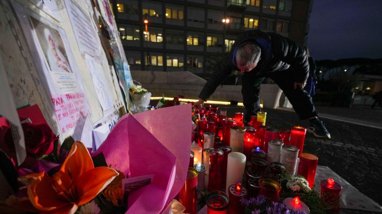 Papa Francesco, l’ultimo aggiornamento: «Sta riposando»