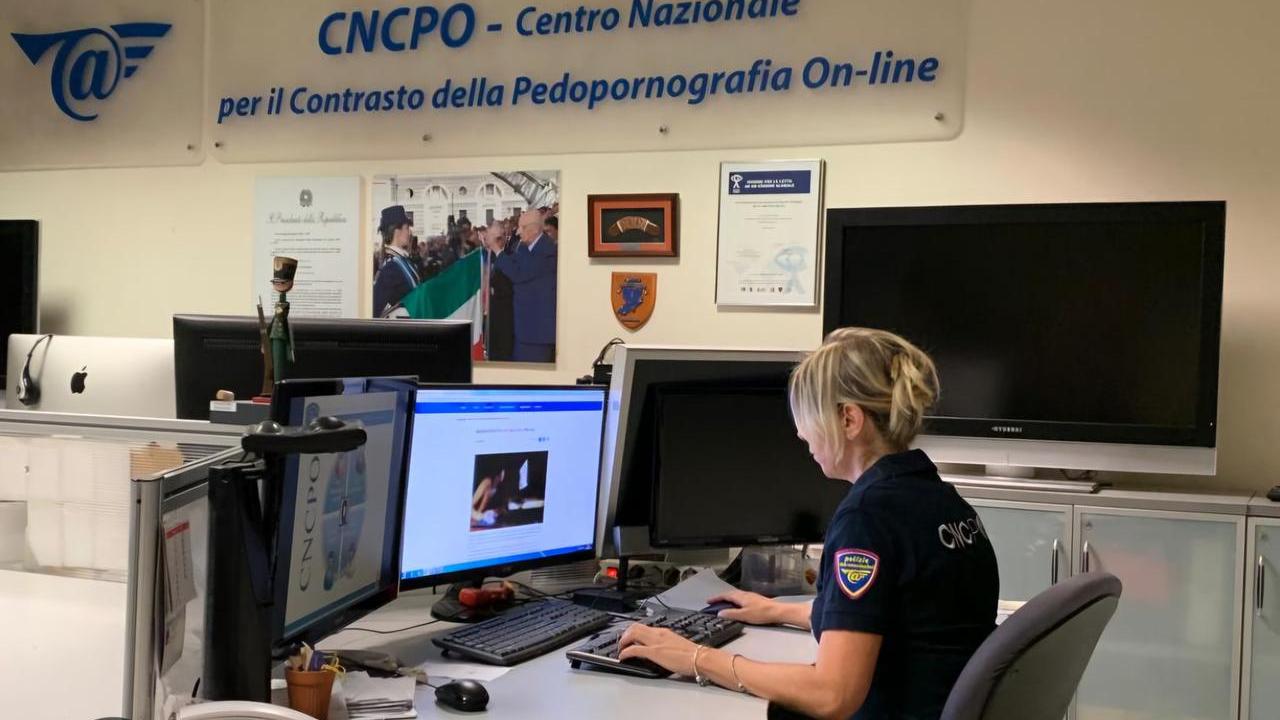 Pedopornografia on line, centinaia di foto nei pc: tre arresti e una denuncia