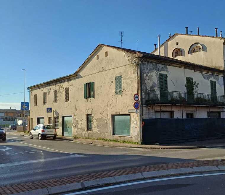 Massa e Cozzile, prima la demolizione, poi la piazza. Ecco cosa diventerà l’ex Bertini