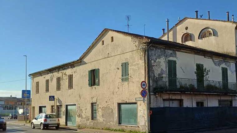 Massa e Cozzile, prima la demolizione, poi la piazza. Ecco cosa diventerà l’ex Bertini