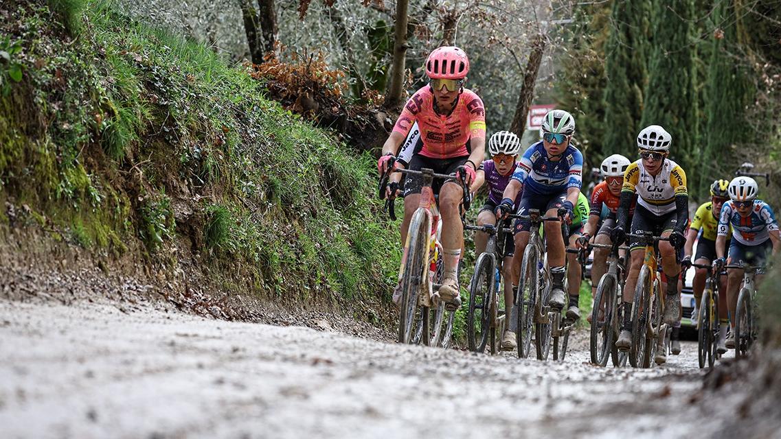 Strade Bianche, più dura e polverosa di tutte le edizioni: Pogacar è pronto a fare il Cannibale