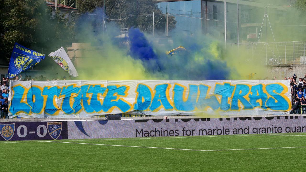 Gli ultras della Carrarese