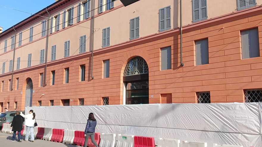 Il palazzo del seminario in corso Canalchiaro dove aprirà la Coop