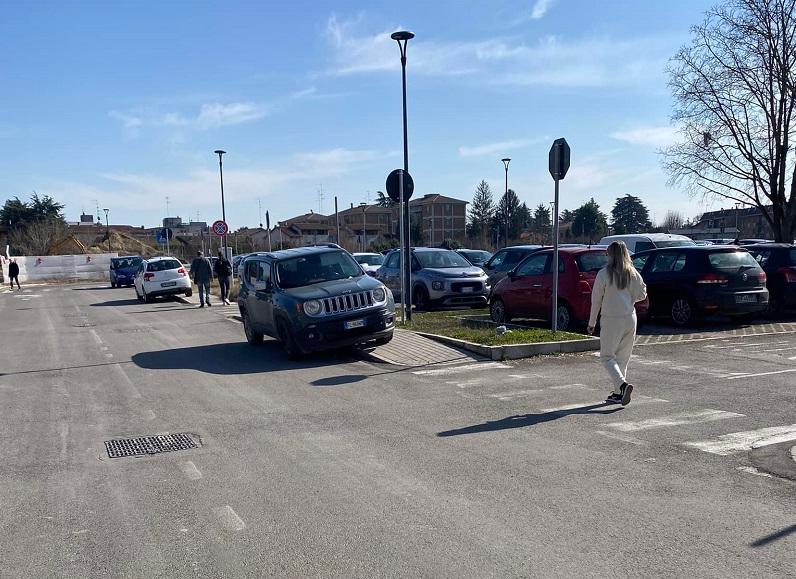 «Multata mentre facevo la chemio per l’auto parcheggiata sul marciapiede»