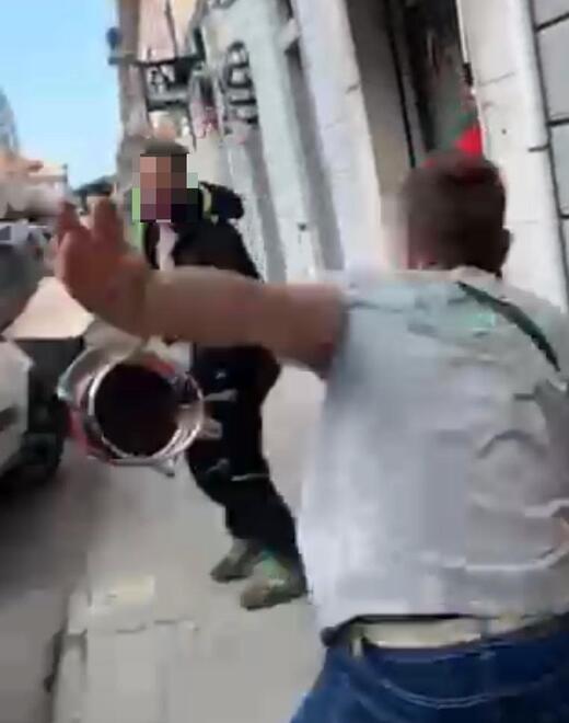 Cecina, si prendono a sgabellate e mazzate poi si denunciano a vicenda per percosse<br type="_moz" />
