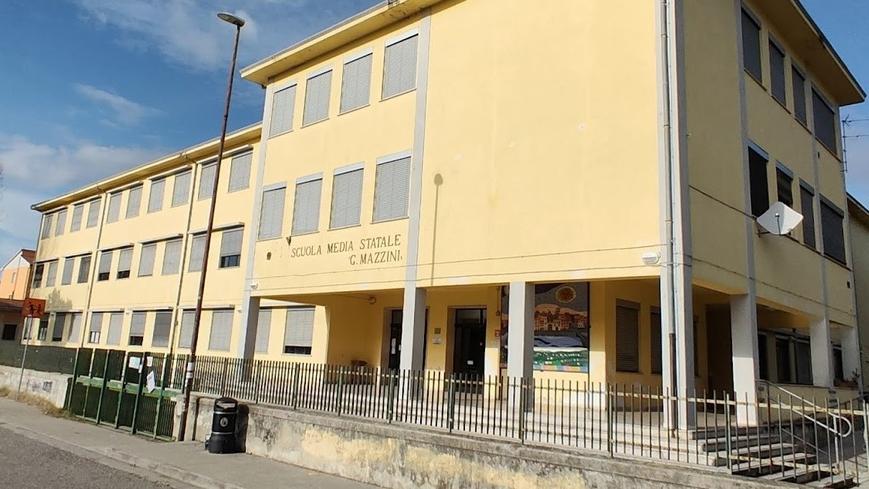 L’edificio che ospita la scuola secondaria Mazzini di Porta a Lucca