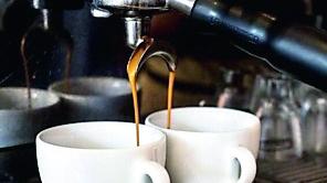 Espresso al bar prezzi alle stelle: aumenti del 20% in quattro anni