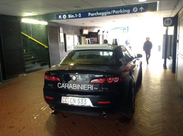 Prato, giovane minaccia i passeggeri del bus e finisce in manette