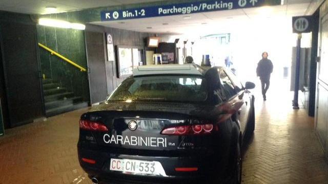 Prato, giovane minaccia i passeggeri del bus e finisce in manette