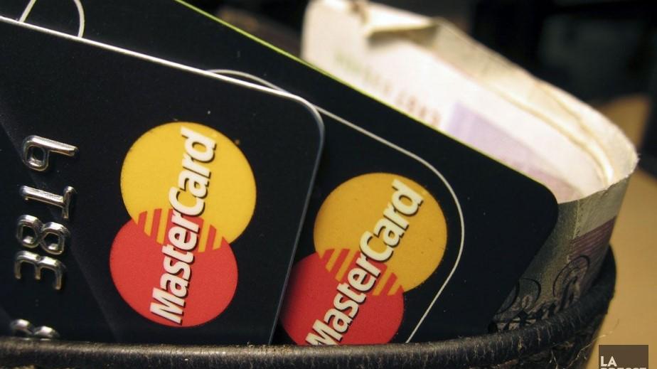 Mastercard down, pagamenti rifiutati e problemi con le carte di credito